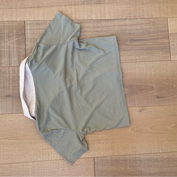 Green and white crop top - Picture 4 of 4